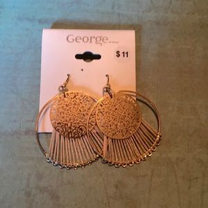 ❗️Closet clear out❗️Round dangle earrings.